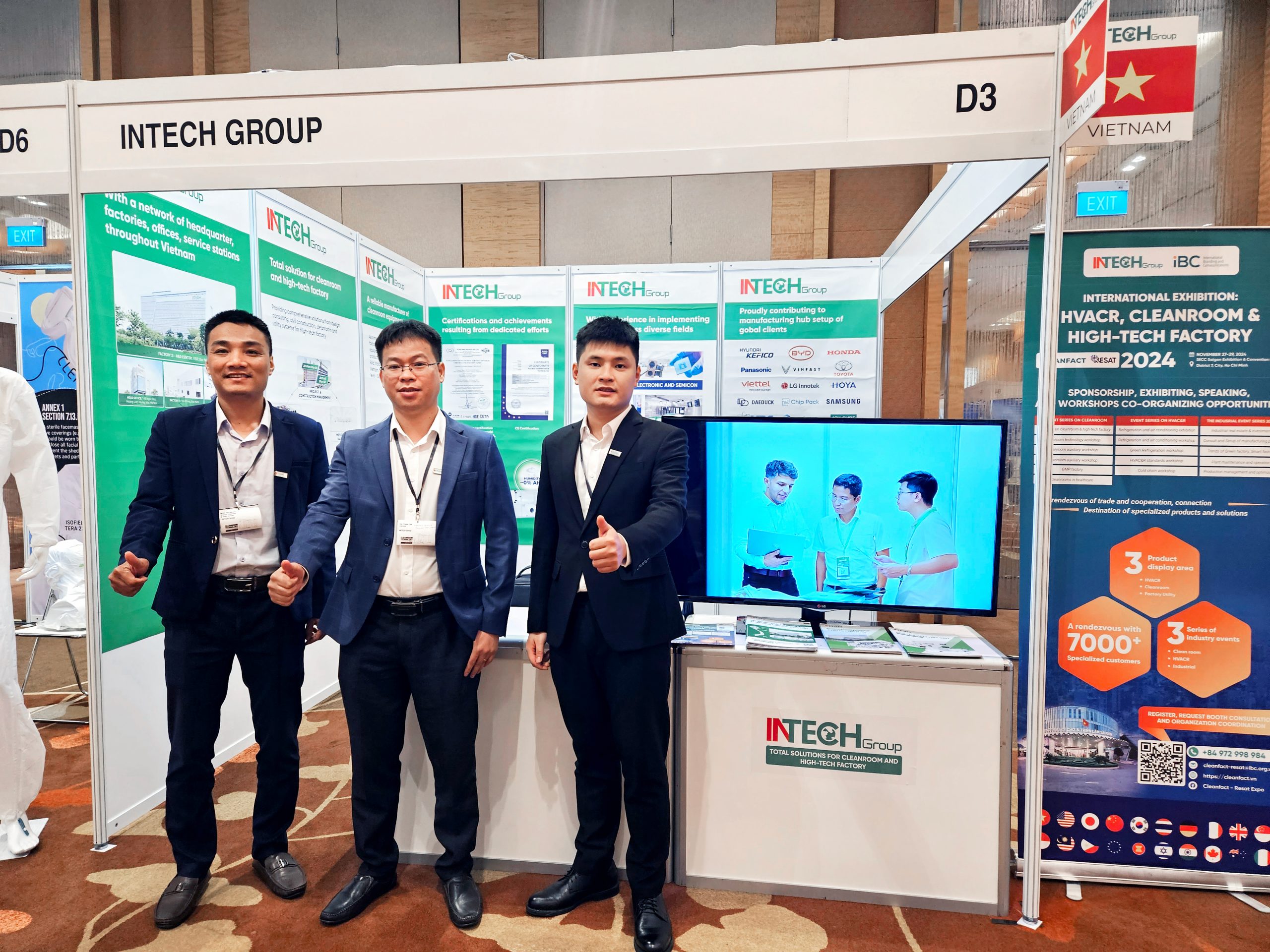 3. booth standing scaled